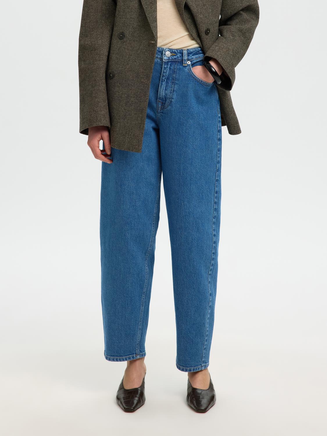 model_shot-front